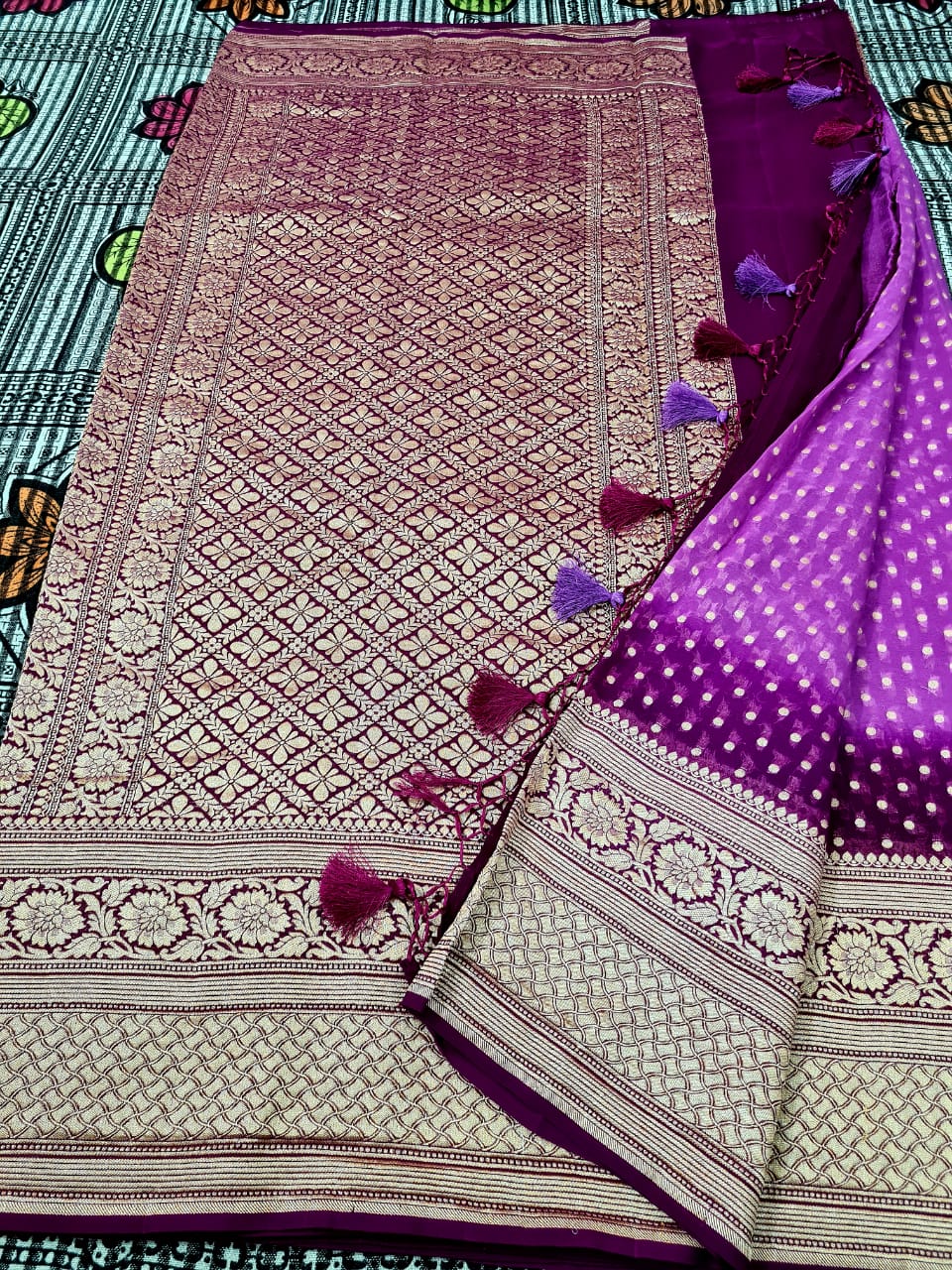 Pure banarasi georgette saree beige and green with allover thread & zari  woven butta weaves and long woven border at 1079000 by Prashanti –  Prashanti Sarees